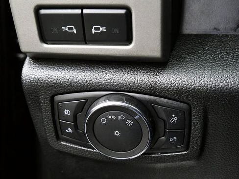 Used 2017 Ford F250 Lariat w/ Chrome Package image 27