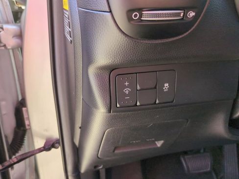 Used 2018 Kia Soul + image 11