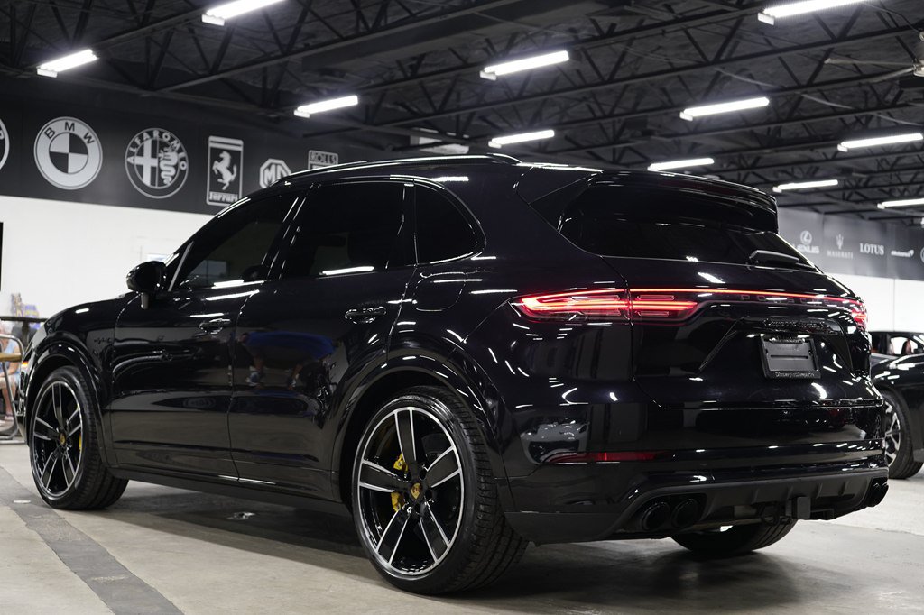Used 2021 Porsche Cayenne Turbo S AWD/4WD image 3