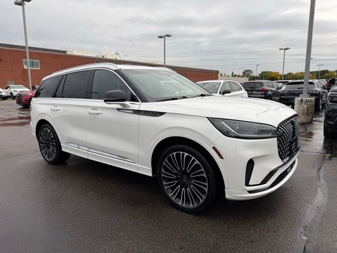 New 2025 Lincoln Aviator Black Label image 2
