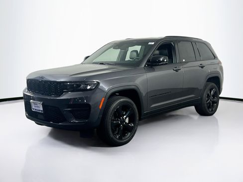 Used 2023 Jeep Grand Cherokee Altitude image 1