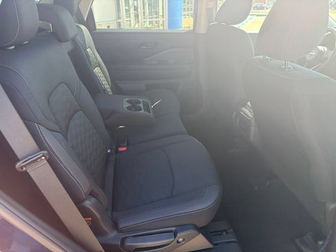 Used 2025 Nissan Pathfinder SV AWD/4WD image 21