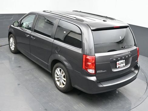 Used 2018 Dodge Grand Caravan SXT image 17