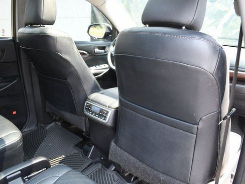 Used 2015 Toyota Highlander Limited Platinum AWD/4WD image 28