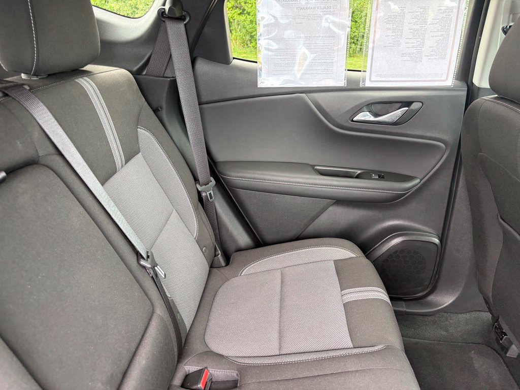 Used 2025 Chevrolet Blazer LT FWD image 32