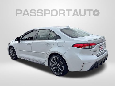 Used 2024 Toyota Corolla SE w/ Convenience Package FWD image 4
