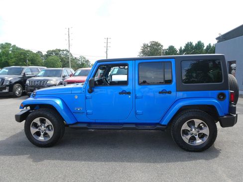 Used 2016 Jeep Wrangler Unlimited Sahara w/ Dual Top Group AWD/4WD image 10