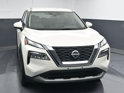 Certified 2023 Nissan Rogue SV image 2