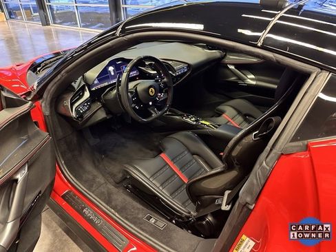 Used 2023 Ferrari SF90 Spider image 38