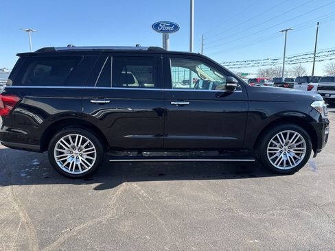 Used 2024 Ford Expedition Limited image 4