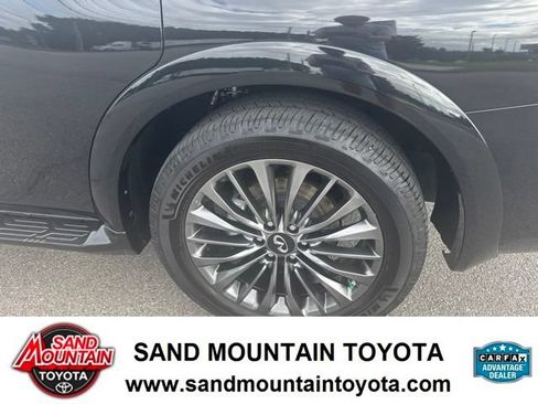 Used 2024 INFINITI QX80 Sensory AWD/4WD image 12