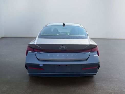 Certified 2024 Hyundai Elantra SE image 6