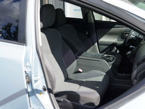 Used 2014 Toyota Prius V Three image 36