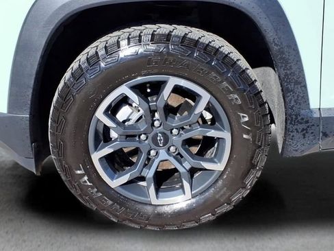 Used 2025 Chevrolet Equinox ACTIV AWD/4WD image 10