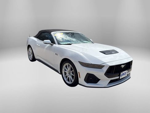 Used 2025 Ford Mustang GT Premium RWD image 3