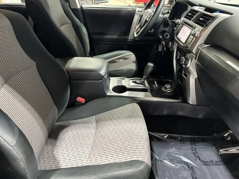 Used 2016 Toyota 4Runner SR5 AWD/4WD image 18