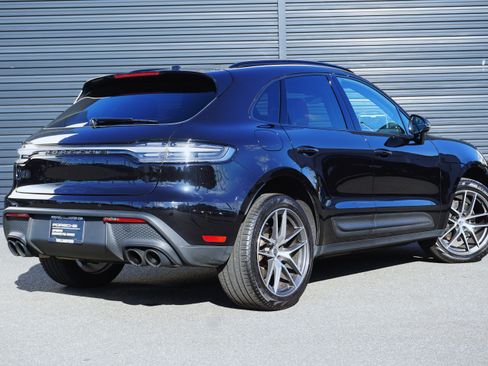 Certified 2024 Porsche Macan AWD/4WD image 8