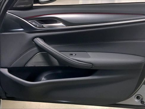 Certified 2023 BMW 530e xDrive w/ Premium Package image 22