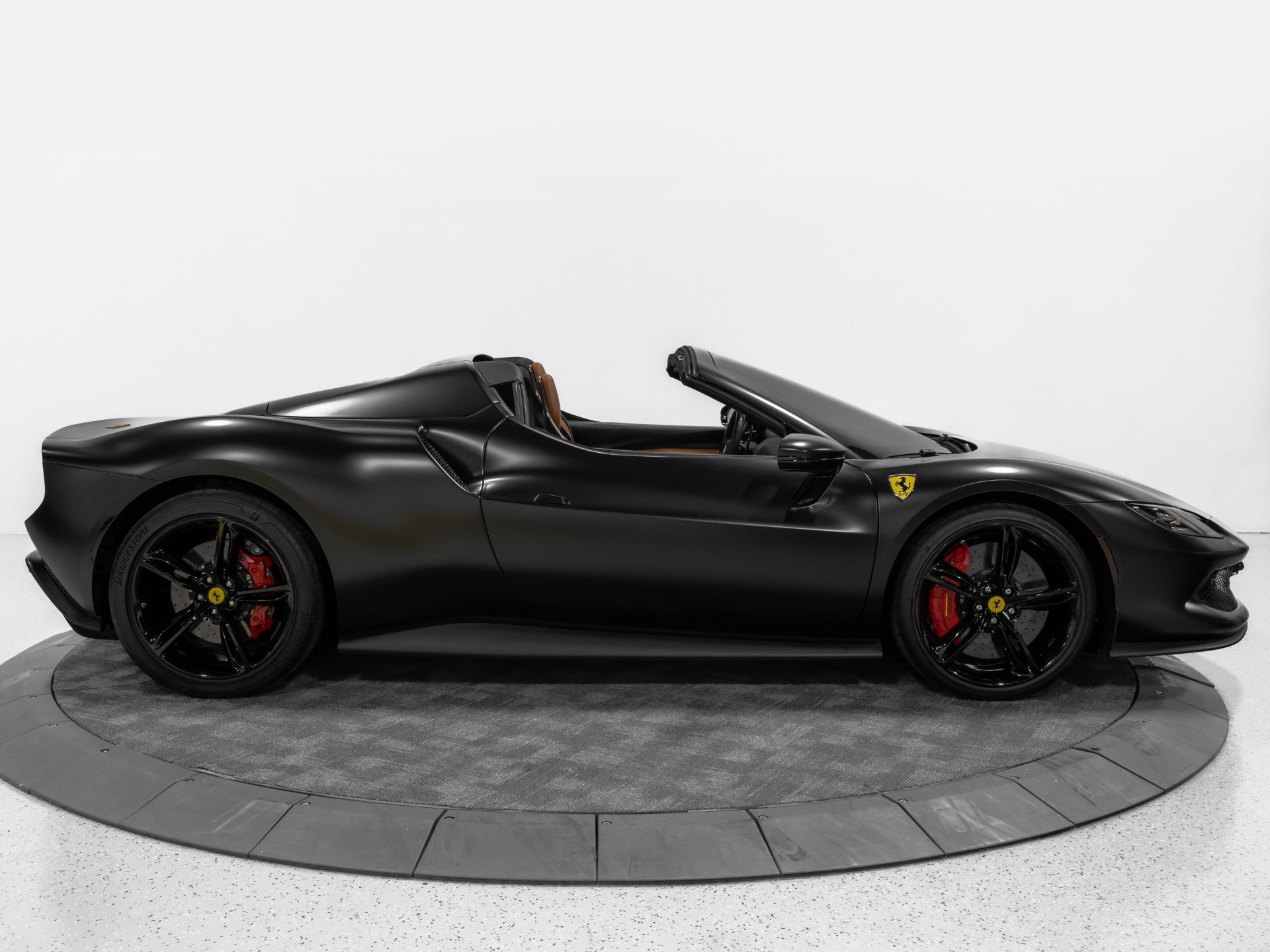 Used 2023 Ferrari 296 GTS RWD image 10
