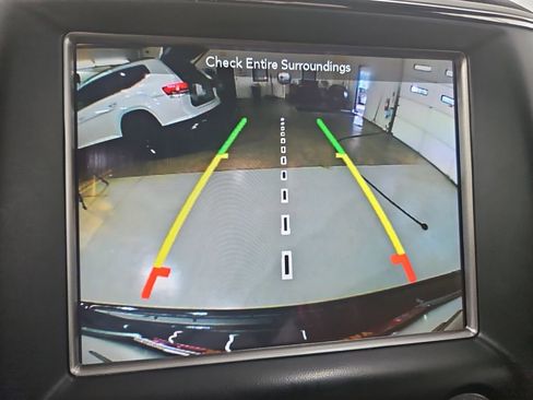 Used 2018 Jeep Grand Cherokee Altitude AWD/4WD image 21