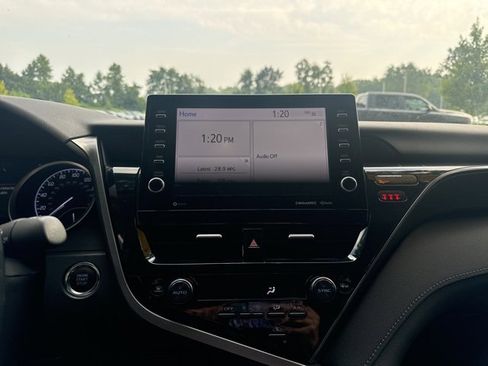 Used 2022 Toyota Camry XLE image 14