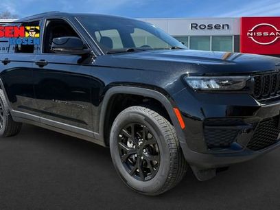 Used 2025 Jeep Grand Cherokee Altitude