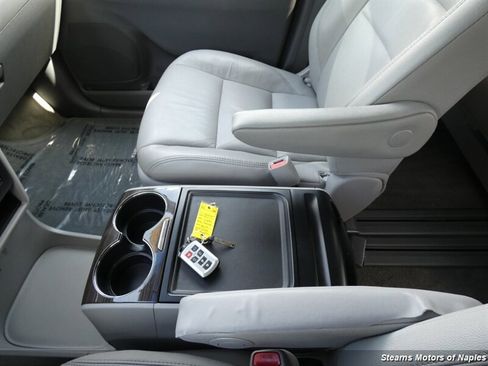 Used 2017 Toyota Sienna XLE FWD image 33