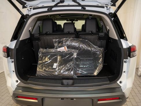 New 2026 Nissan Pathfinder Platinum w/ Cargo Package image 6
