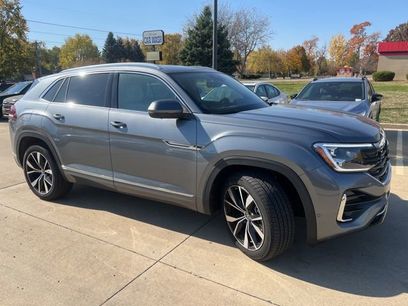 New 2025 Volkswagen Atlas Cross Sport SEL Premium R-Line