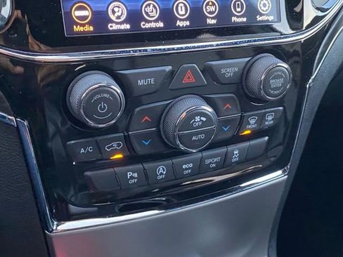 Used 2021 Jeep Grand Cherokee Limited image 20