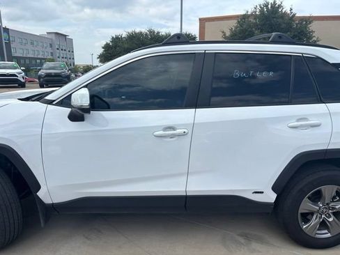 Used 2025 Toyota RAV4 XLE w/ Convenience Package AWD/4WD image 5