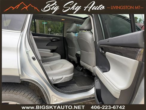 Used 2024 Toyota Highlander Platinum AWD/4WD image 22
