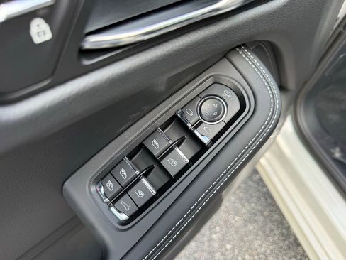 New 2026 Porsche Macan image 8