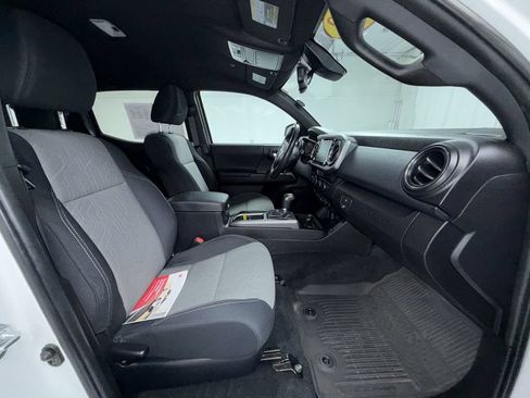 Certified 2022 Toyota Tacoma TRD Sport w/ Technology Package AWD/4WD image 19