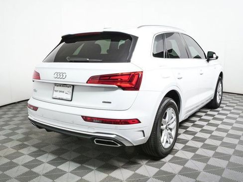 Used 2023 Audi Q5 2.0T Premium w/ Convenience Package AWD/4WD image 3