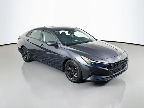 Used 2021 Hyundai Elantra SEL image 1