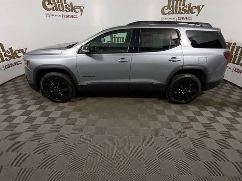 Used 2023 GMC Acadia SLE w/ Driver Convenience Package image 5