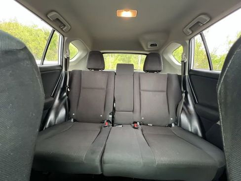 Used 2018 Toyota RAV4 LE FWD image 14