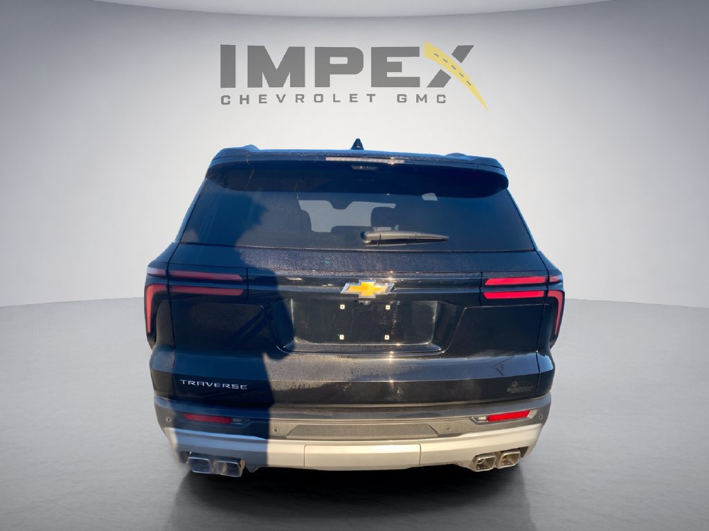 Used 2026 Chevrolet Traverse LT w/ Driver Confidence Package FWD image 4
