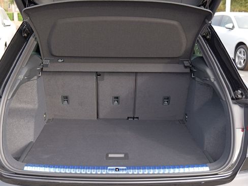 New 2025 Audi Q3 2.0T Premium image 39