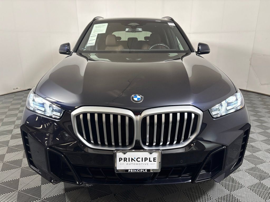 Certified 2024 BMW X5 xDrive40i w/ M Sport Package AWD/4WD image 3