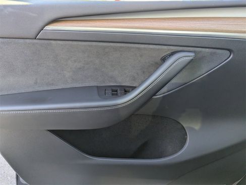 Used 2023 Tesla Model Y Long Range image 24