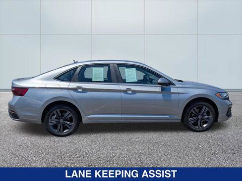 Used 2023 Volkswagen Jetta SE w/ Panoramic Sunroof Package FWD image 6
