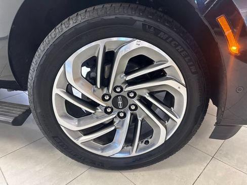 Used 2025 Lincoln Navigator L Reserve AWD/4WD image 31