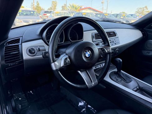Used 2004 BMW Z4 2.5i image 19