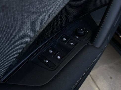 New 2025 Volkswagen Tiguan S image 13