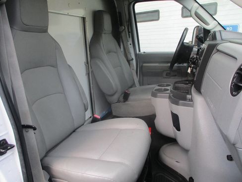 Used 2016 Ford E-350 and Econoline 350 Super Duty w/ Power Windows & Locks Group image 9