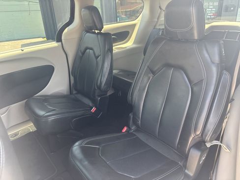 Used 2021 Chrysler Voyager Lxi FWD image 11
