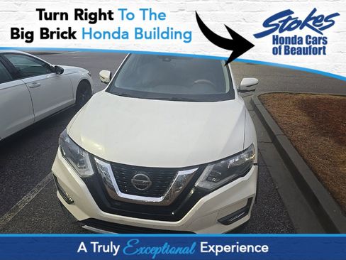 Used 2019 Nissan Rogue SV w/ Premium Package image 1