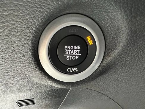 New 2027 Chrysler Pacifica Limited FWD image 36